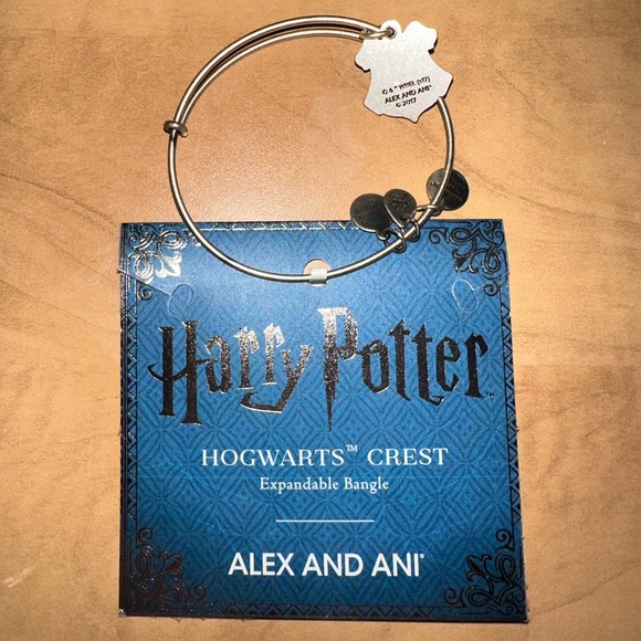 Alex and Ani Hogwarts Crest - Picture 3 of 5